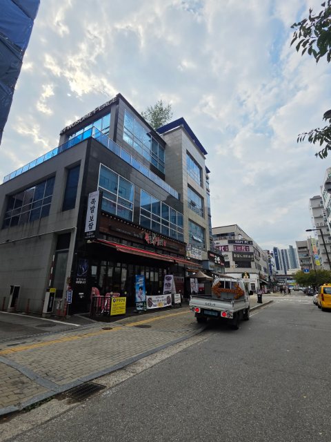 Urgent sale of a profitable building